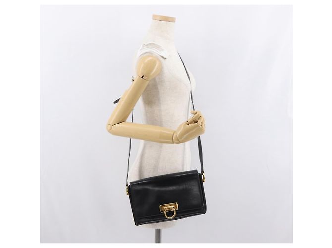 Borsa a Spalla Gancini in Pelle Oro Nero Salvatore Ferragamo Auth 169058 D'oro - vista 23