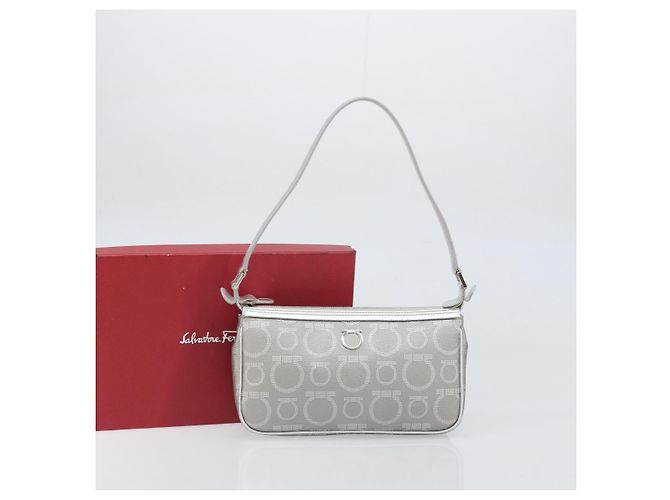 Pochette in pelle PVC argento Auth BA9978V di Salvatore Ferragamo - vista 12