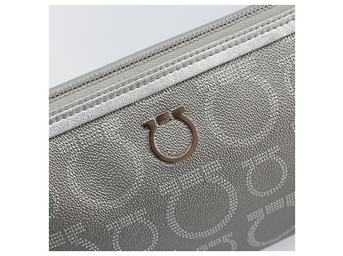 Pochette in pelle PVC argento Auth BA9978V di Salvatore Ferragamo - vista 18