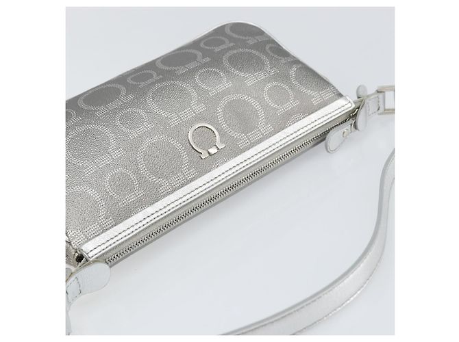 Pochette in pelle PVC argento Auth BA9978V di Salvatore Ferragamo - vista 6