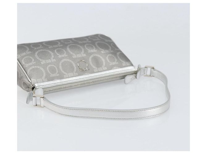 Pochette in pelle PVC argento Auth BA9978V di Salvatore Ferragamo - vista 7