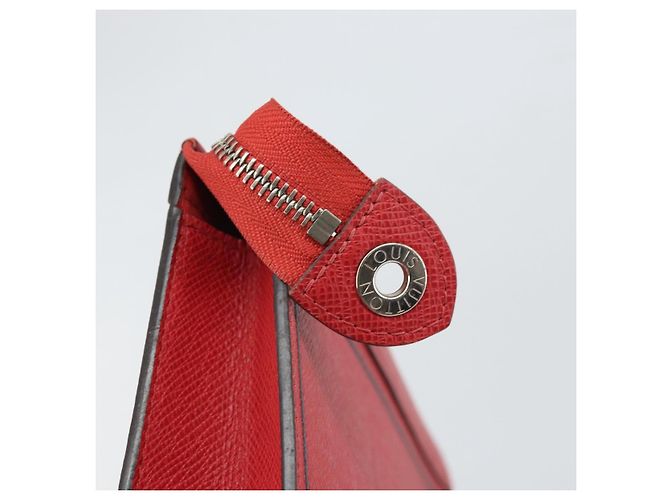 LOUIS VUITTON Pochette Voyager MM in Taiga Rosso Akajou M63397 Auth 170741 - vista 8