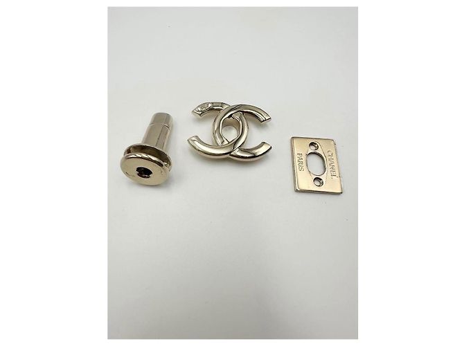 CHANEL fibbia CC turnlock oro D'oro - vista 2