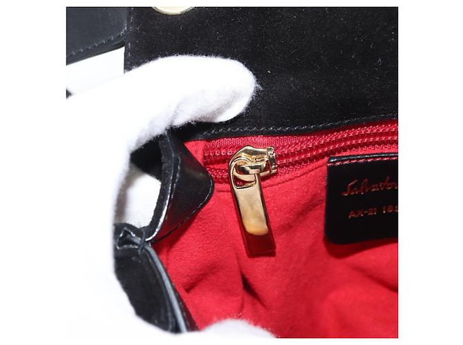 Borsa a Spalla Gancini in Pelle Scamosciata Nera e Oro Salvatore Ferragamo Auth 149888V Nero D'oro - vista 23