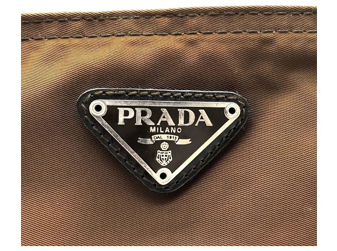 Borsa a tracolla piccola in nylon tessuto logo marrone Prada - vista 4
