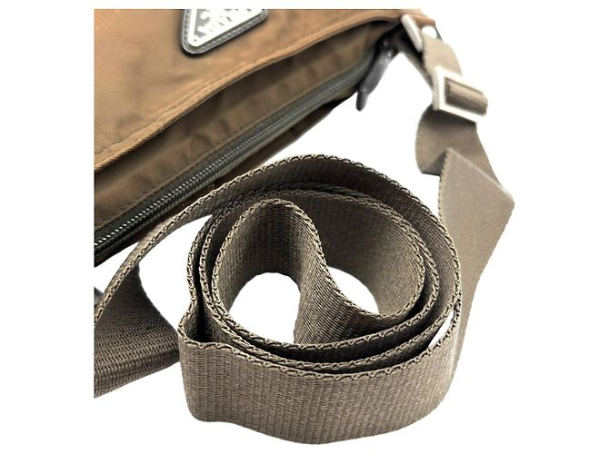 Borsa a tracolla piccola in nylon tessuto logo marrone Prada - vista 7