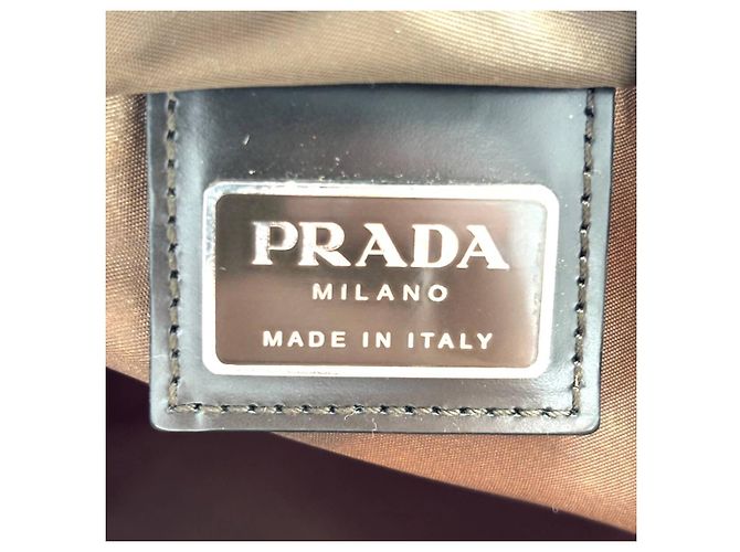 Borsa a tracolla piccola in nylon tessuto logo marrone Prada - vista 9