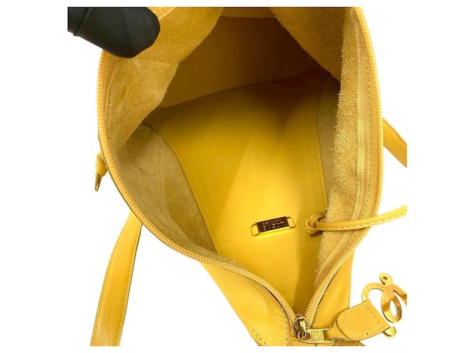 Zaino in pelle con logo Anagram Loewe in giallo - vista 9