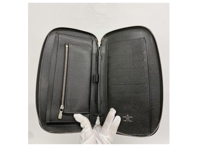 Louis Vuitton Taiga Organizer Long Wallet Grey - view 3
