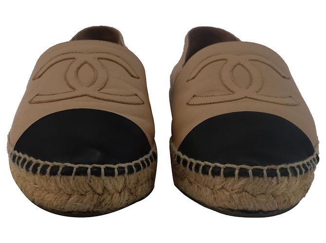 Timeless Chanel CC Espadrilles mit Kapuze aus beigem Lammleder - Ansicht 2