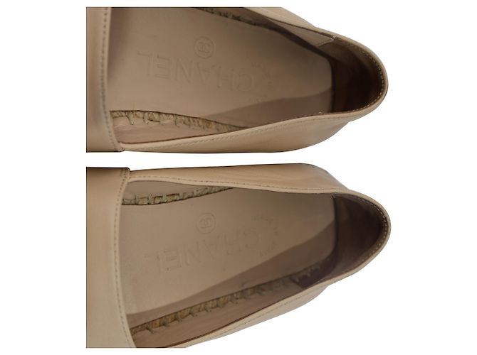 Timeless Chanel CC Espadrilles mit Kapuze aus beigem Lammleder - Ansicht 7