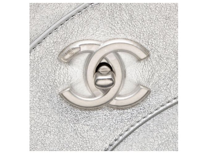 Gabrielle Große Einkaufstasche Club Monaco aus metallischem Lammleder von Chanel Silber - Ansicht 10
