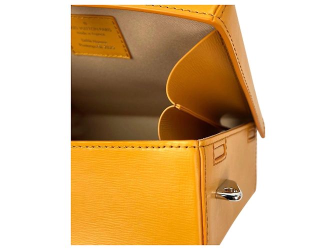 Clutch Shopper Louis Vuitton in pelle arancione, borsa a tracolla. - vista 3