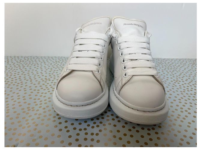 Sneakers Alexander McQueen Oversized in pelle bianca Bianco - vista 3