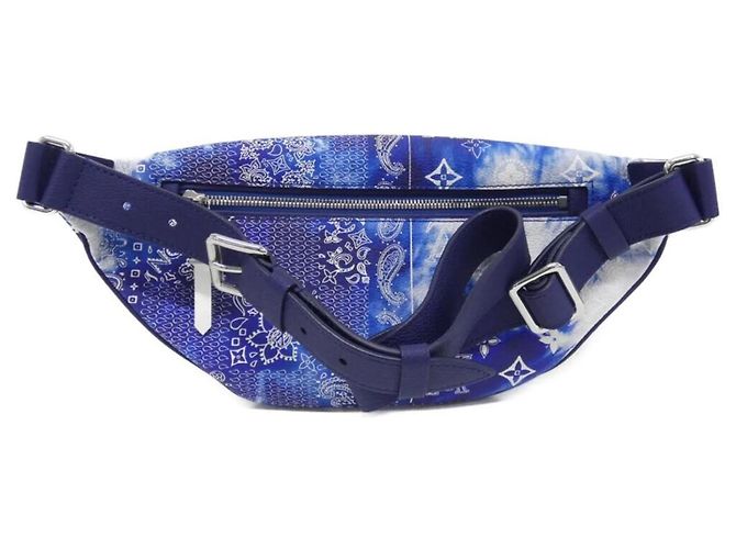 Bum bag Discovery PM in tela Monogram Louis Vuitton Blu - vista 2