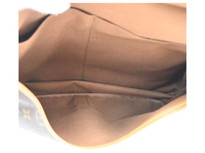 Louis Vuitton Saumur Monogram Canvas 35 Marrone - vista 5