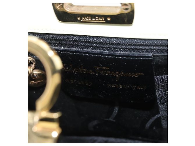 Salvatore Ferragamo Gancini in pelle lucida Nero - vista 6