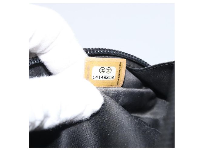 Pochette CHANEL Pelle verniciata Nera Oro Argento CC Auth 171183 Nero D'oro - vista 18