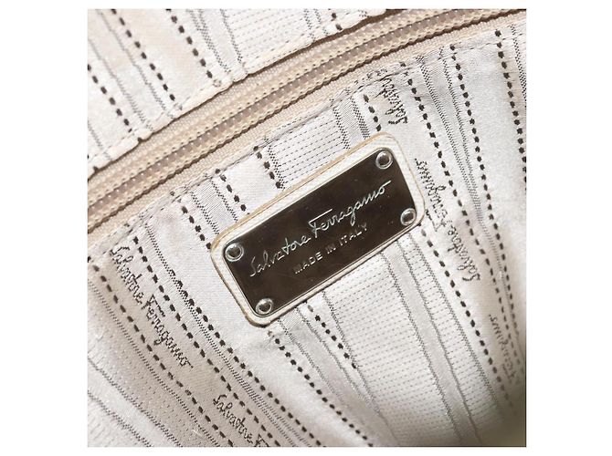 Borsa a mano in pelle bianca e argento Salvatore Ferragamo Auth bs33235 Bianco - vista 16