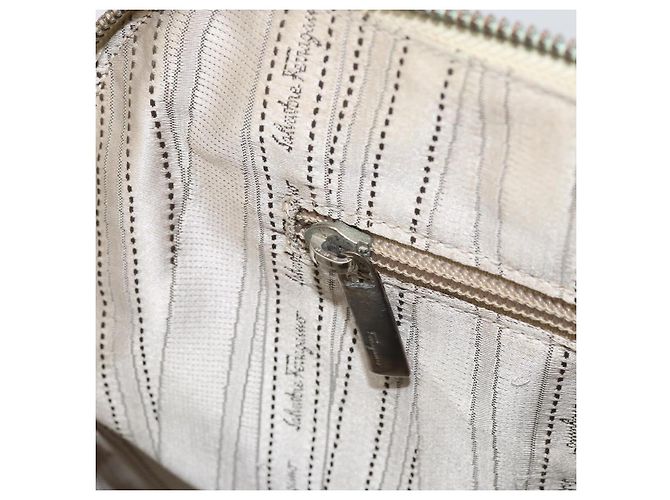 Borsa a mano in pelle bianca e argento Salvatore Ferragamo Auth bs33235 Bianco - vista 20