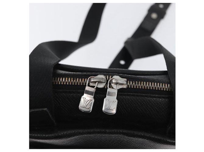 LOUIS VUITTON Borsa a Spalla Taiga Sayan Épicea M30908 LV Auth bs33263 - vista 14