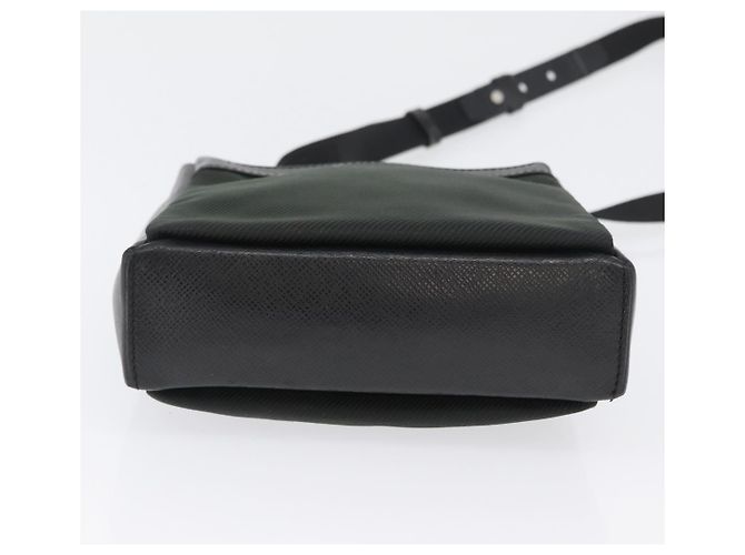 LOUIS VUITTON Borsa a Spalla Taiga Sayan Épicea M30908 LV Auth bs33263 - vista 9