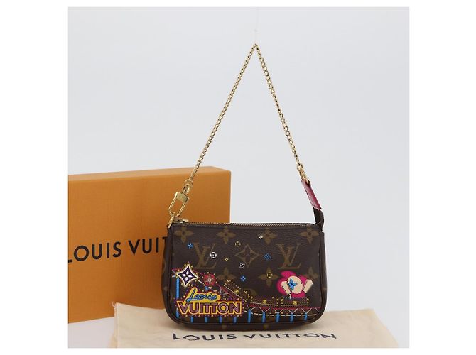 LOUIS VUITTON Monogram Vivienne Mini Pochette Accessori M69752 Auth 168215SAM Monogramma - vista 12
