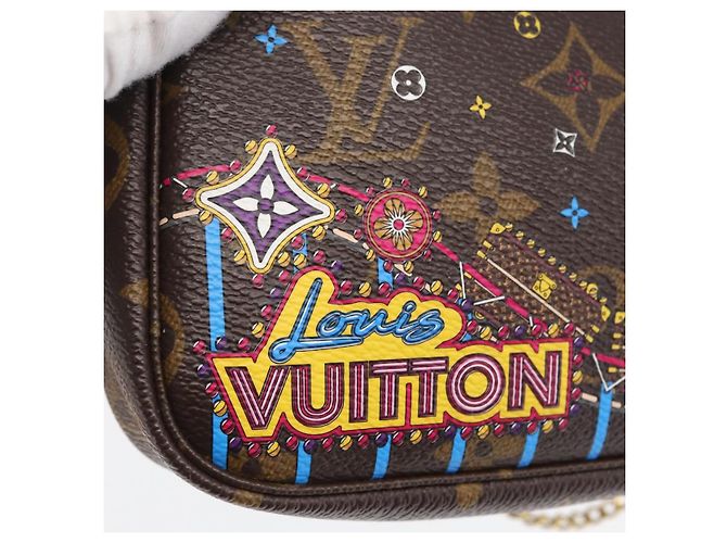 LOUIS VUITTON Monogram Vivienne Mini Pochette Accessori M69752 Auth 168215SAM Monogramma - vista 19