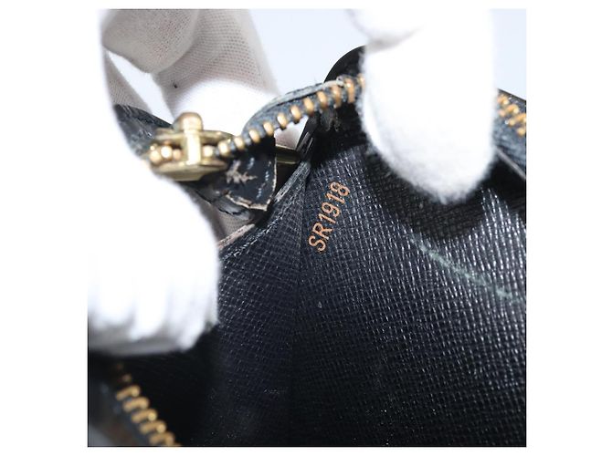 LOUIS VUITTON Pochette Uomo Epi Borsa a Mano Nera M52522 LV Auth 171980 Nero - vista 12