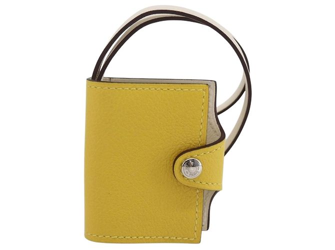 Hermès HERMES Ulysse Nano Bag Charm Pelle Gialla Auth 168248M Giallo - vista 2