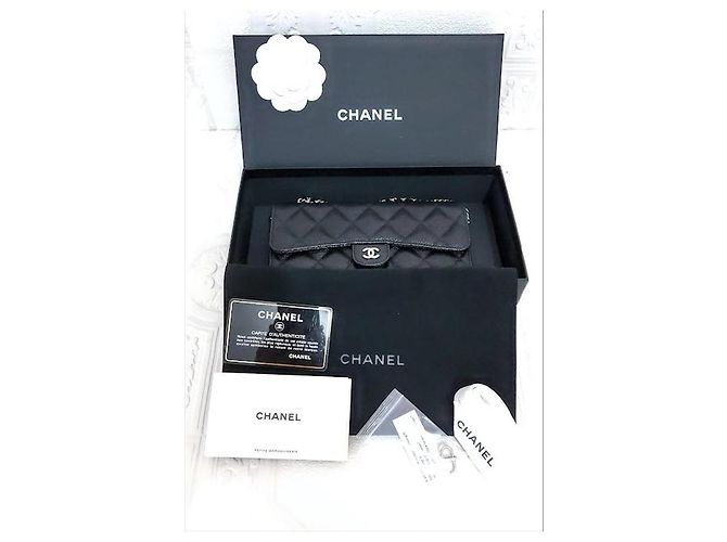 Chanel Zeitlose gesteppte Geldbörse mit Gussetklappe Schwarz - Ansicht 2