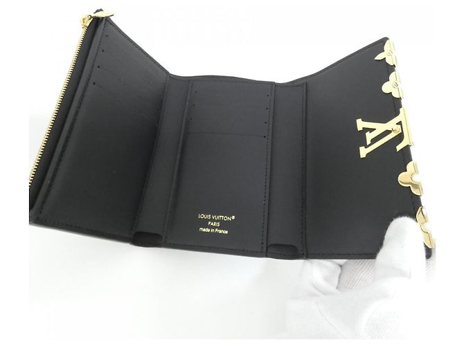 Cartera Compacta Capucines en Taurillon Louis Vuitton Negro - vista 4