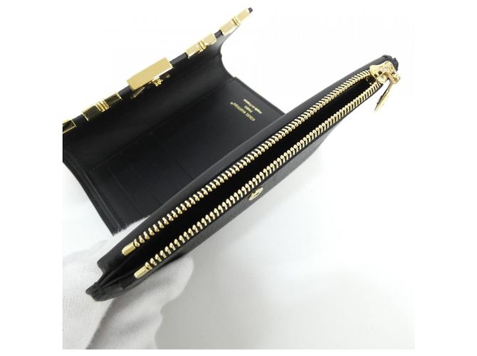 Cartera Compacta Capucines en Taurillon Louis Vuitton Negro - vista 5