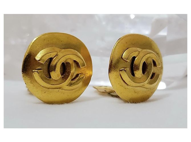 Chanel Orecchini Logo CC 3D Placcati Oro D'oro - vista 10