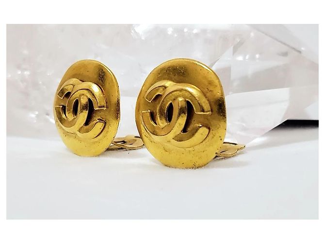 Chanel Orecchini Logo CC 3D Placcati Oro D'oro - vista 11