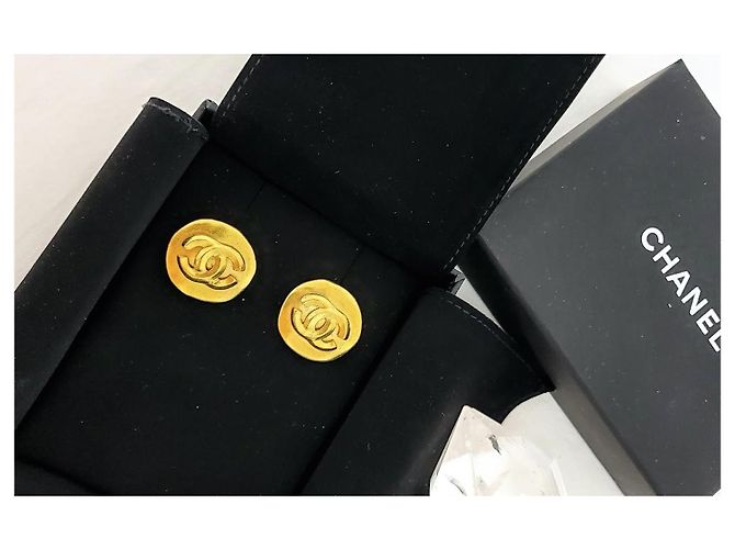 Chanel Orecchini Logo CC 3D Placcati Oro D'oro - vista 12