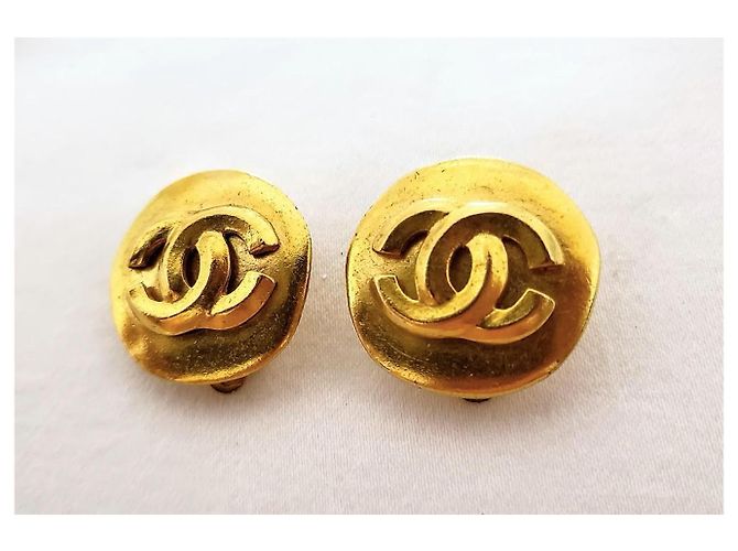 Chanel Orecchini Logo CC 3D Placcati Oro D'oro - vista 6