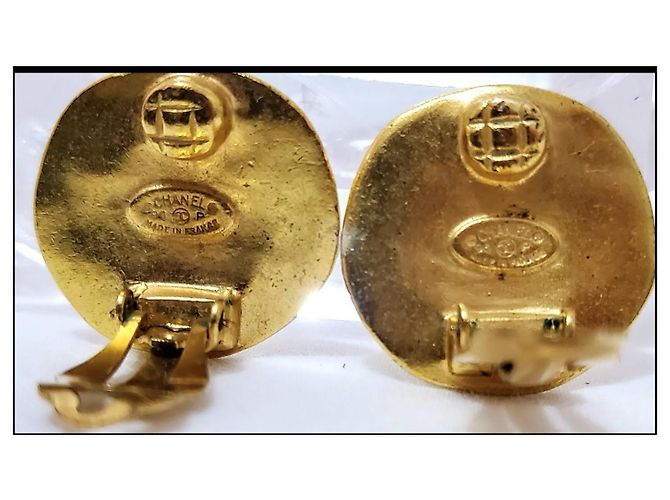 Chanel Orecchini Logo CC 3D Placcati Oro D'oro - vista 9