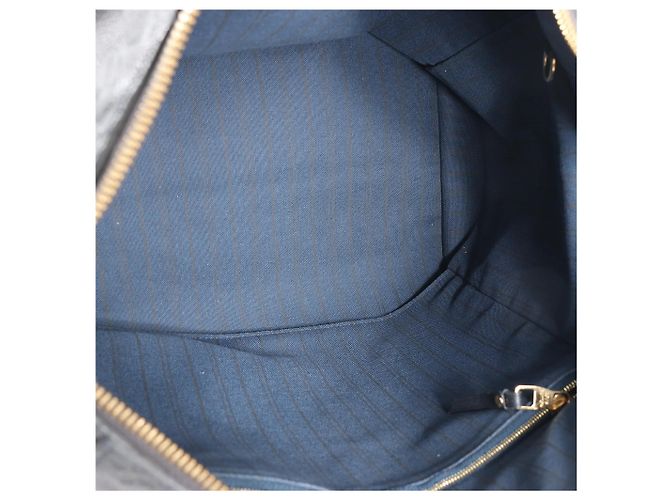 Borsa a Spalla Lumineuse PM Monogram Empreinte in Blu Navy M93410 di Louis Vuitton - vista 13
