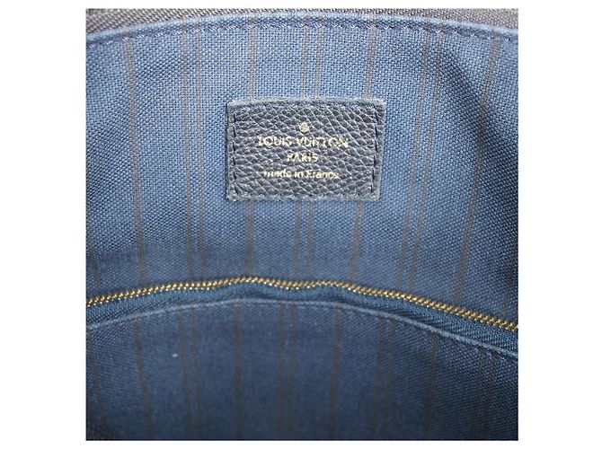 Borsa a Spalla Lumineuse PM Monogram Empreinte in Blu Navy M93410 di Louis Vuitton - vista 14
