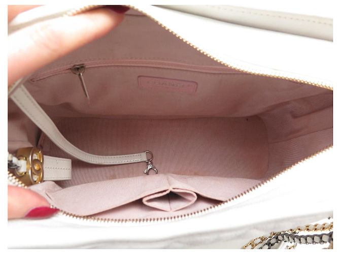 BORSA CHANEL GABRIELLE GM IN PELLE QUILTED BIANCA CON TRACOLLA Bianco - vista 9