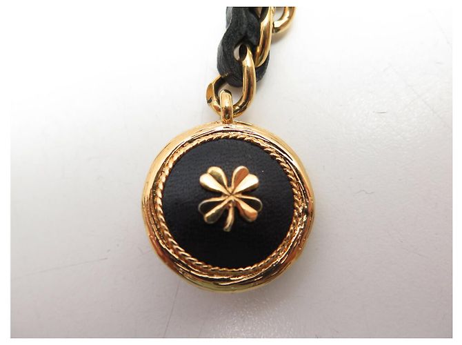 Medaillon CINTA CHANEL NOVA COM CORRENTE ENTRELAÇADA E MEDALHÃO TREVO LOGO CC T80 Dourado - vista 11