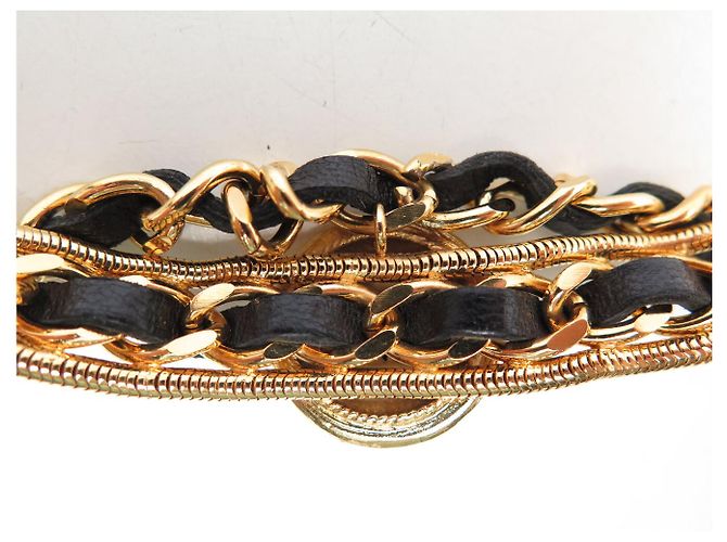Medaillon CINTA CHANEL NOVA COM CORRENTE ENTRELAÇADA E MEDALHÃO TREVO LOGO CC T80 Dourado - vista 14