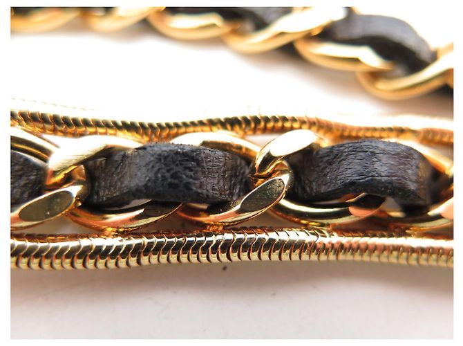 Medaillon CINTA CHANEL NOVA COM CORRENTE ENTRELAÇADA E MEDALHÃO TREVO LOGO CC T80 Dourado - vista 17