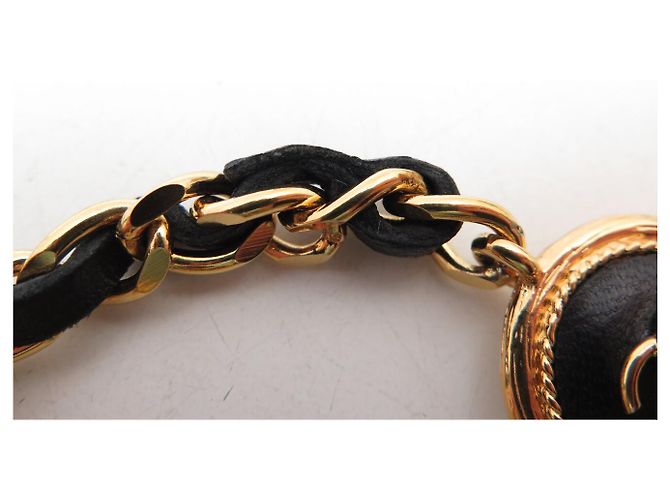 Medaillon CINTA CHANEL NOVA COM CORRENTE ENTRELAÇADA E MEDALHÃO TREVO LOGO CC T80 Dourado - vista 18