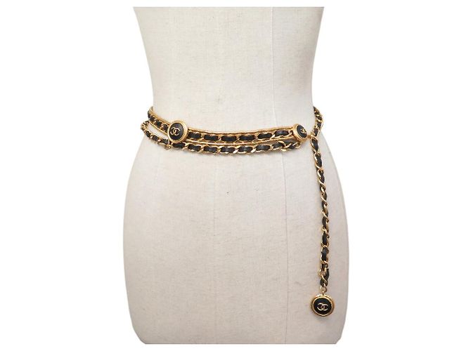 Medaillon CINTA CHANEL NOVA COM CORRENTE ENTRELAÇADA E MEDALHÃO TREVO LOGO CC T80 Dourado - vista 2