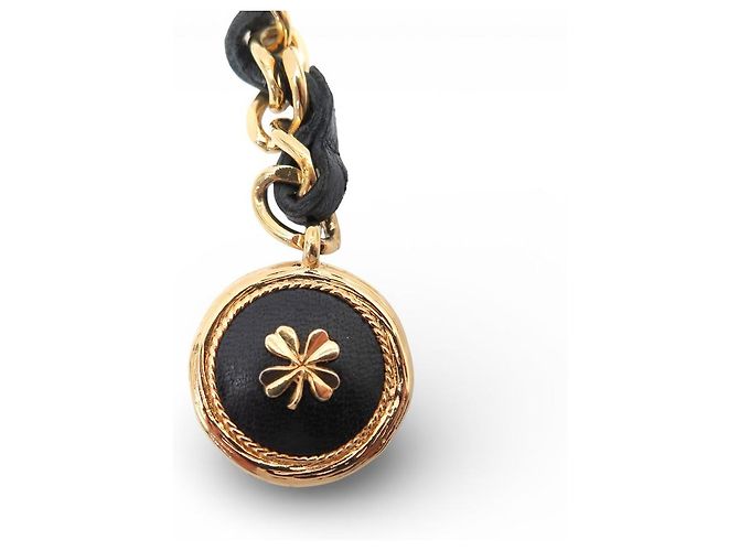 Medaillon CINTA CHANEL NOVA COM CORRENTE ENTRELAÇADA E MEDALHÃO TREVO LOGO CC T80 Dourado - vista 5