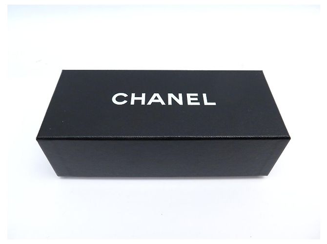 Medaillon CINTA CHANEL NOVA COM CORRENTE ENTRELAÇADA E MEDALHÃO TREVO LOGO CC T80 Dourado - vista 7