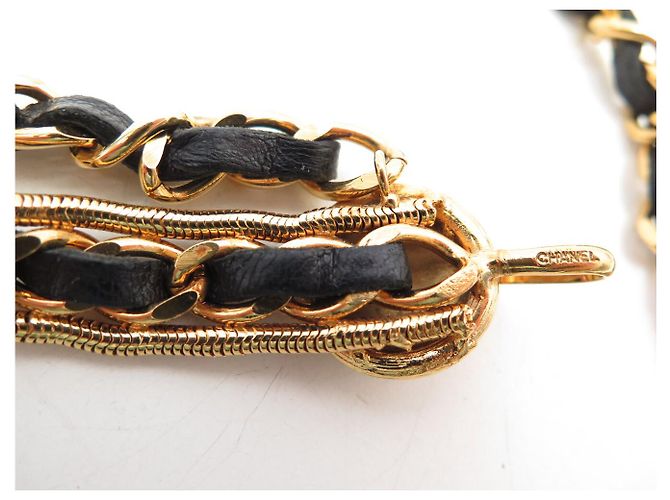 Medaillon CINTA CHANEL NOVA COM CORRENTE ENTRELAÇADA E MEDALHÃO TREVO LOGO CC T80 Dourado - vista 9