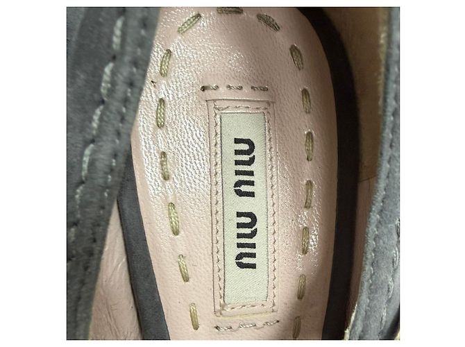 Miu Miu Décolleté Wedge Peep-Toe Mary Jane in Camoscio Grigio - vista 6